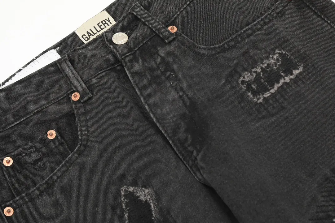 #8020 P246💰 GALLERY DEPT. Skull hand-stitched distressed distressed jeans - Original purchased and patterned to truly restore the ultimate vintage texture - Original hardware accessories, washed and other elevators, QR code analysis are all purchased from the original factory, high degree of restoration, you are welcome to compare with a certain product~ - Three-dimensional version Loose and comfortable, not picky about the figure, tall and slim, factory Seiko, original factory quality control, same style for men and women, can be matched with couples, versatile recommendation Essential jeans for all seasons Color: Distressed Black Size: S-XXL (28-36)